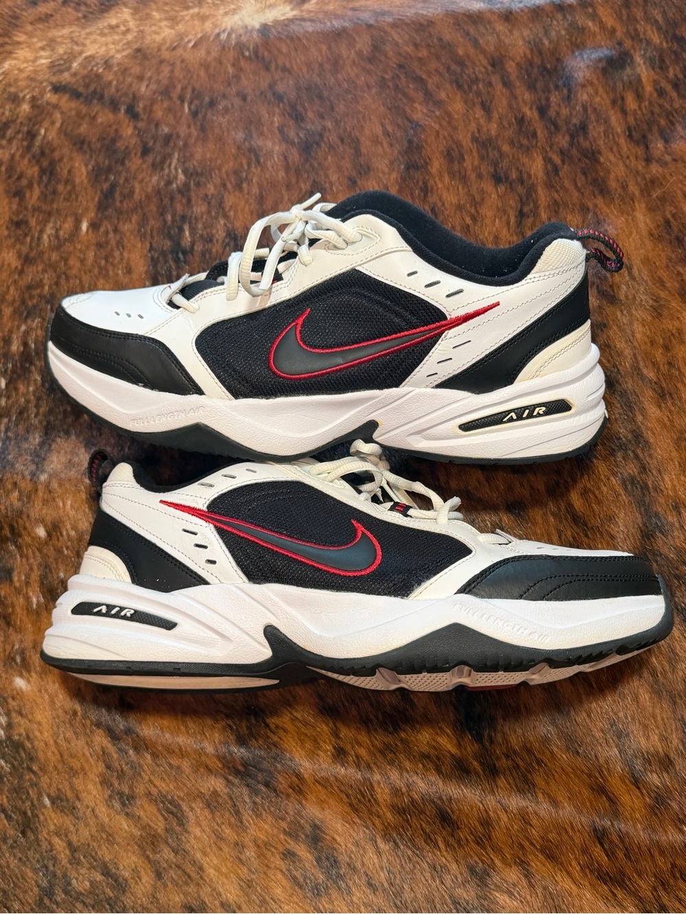 Nike Air Monarch IV shoes in a white, black, and red Gorpcore Dad Men’s 12 NDS